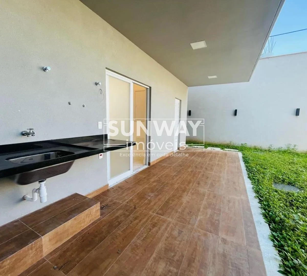 House, 350 m², with a grill on the balcony — photo 16