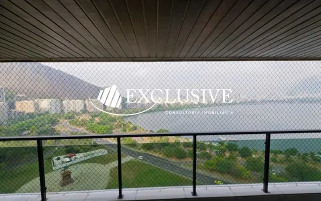 Residential apartment with 4 bedrooms and enclosed balcony — photo 19