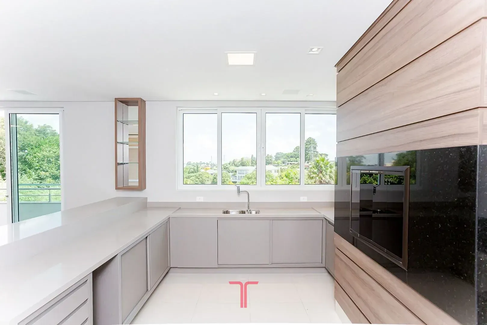 Дом 550 м² с 5 спальнями и приватным садом — photo 150