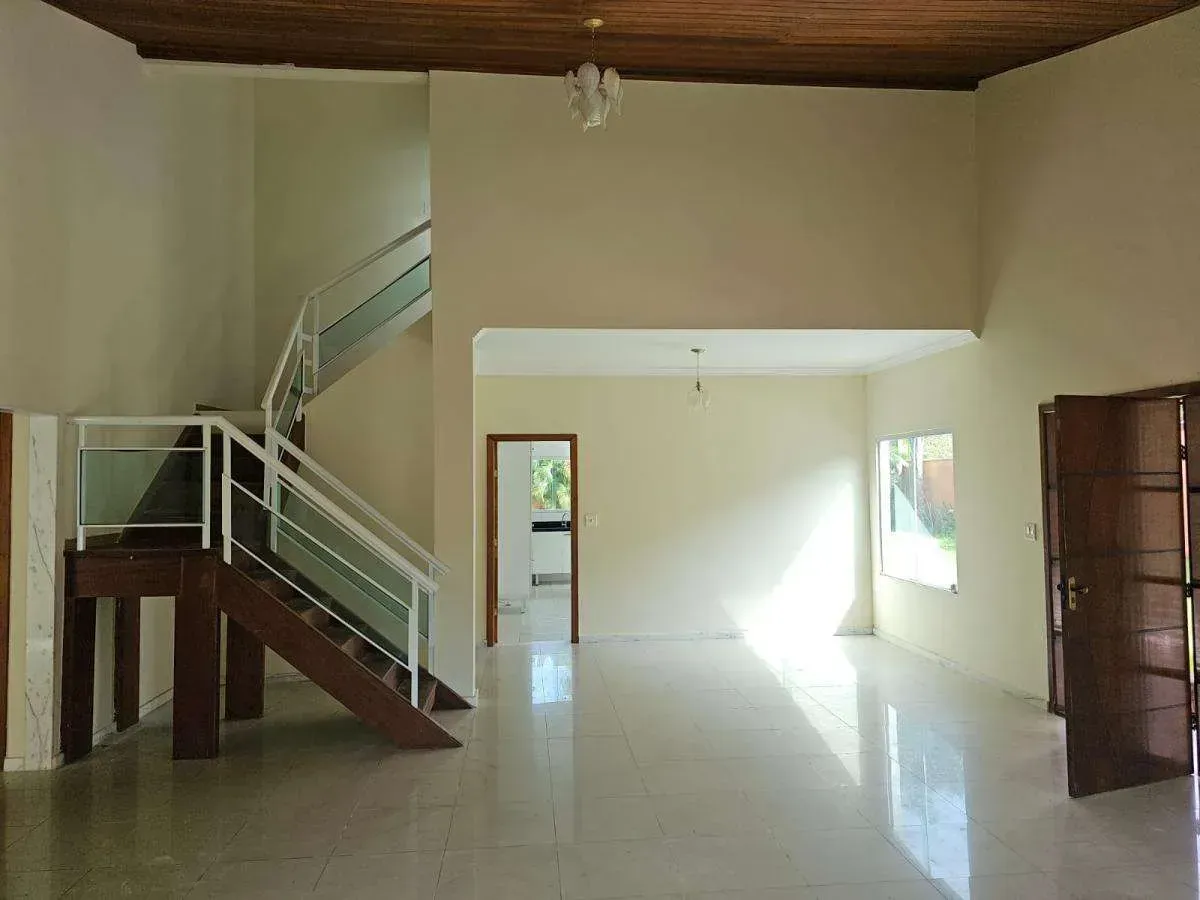 House with 5 bedrooms and 5 bathrooms in a modern style — photo 6