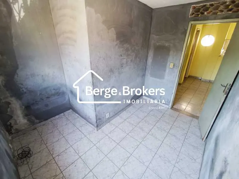 Casa residencial com cozinha separada e 2 quartos