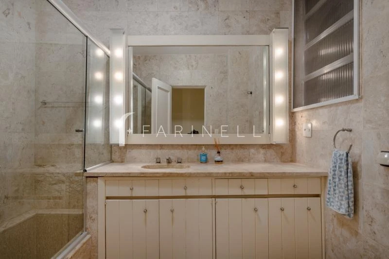 248 m² apartment with 3 bedrooms and 4 bathrooms — photo 17