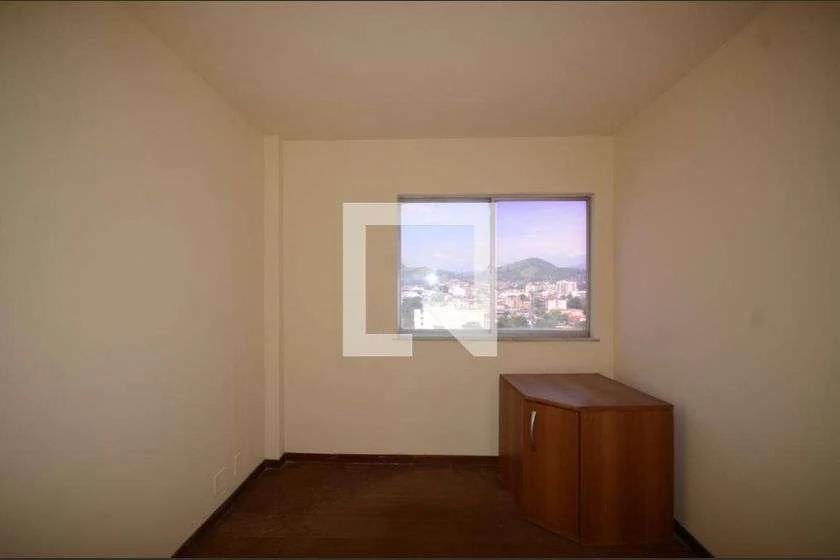 Apartamento com 2 quartos e box de vidro no banheiro — photo 26