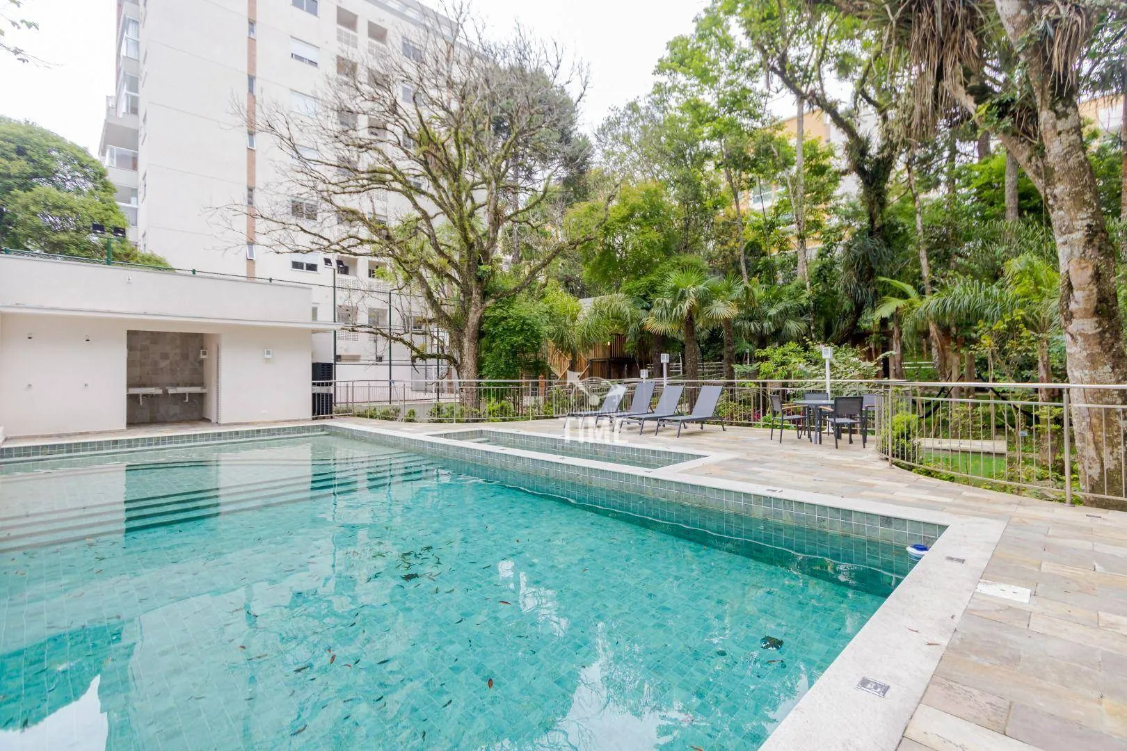 Balcony with a grill in a 3-bedroom apartment, 107 m² — photo 81