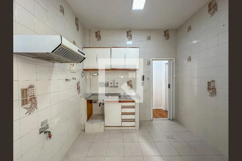 Квартира з 2 спальнями та дерев'яною підлогою або ламінатом — photo 2
