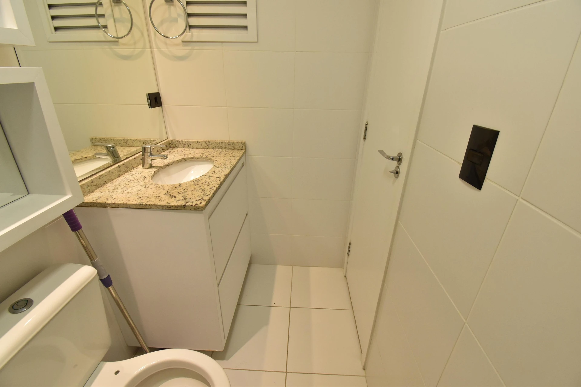 Квартира 62 м² с грилем на балконе и застеклённым балконом — photo 28