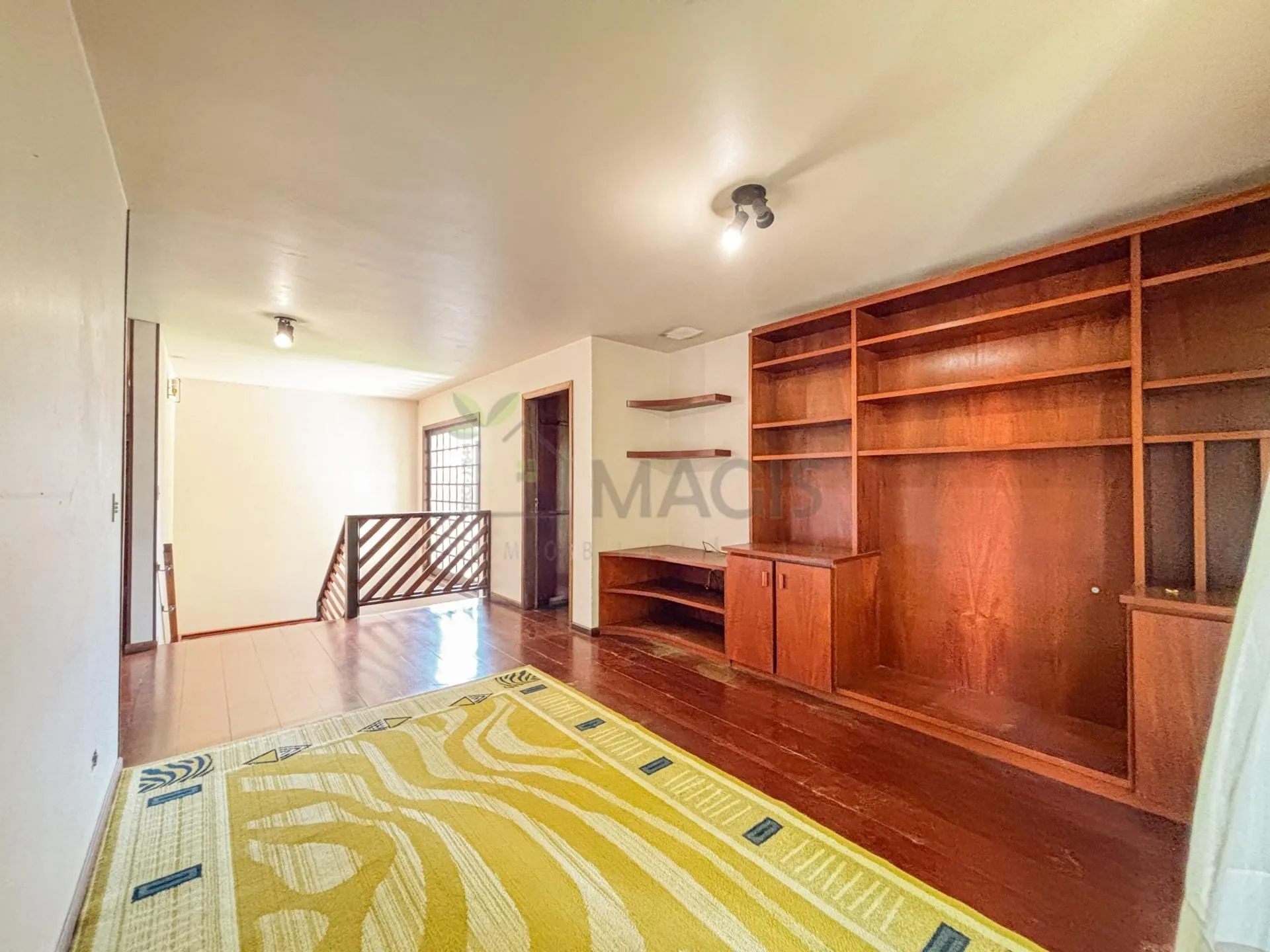 House with 5 bedrooms and 13 parking spaces across 2 floors — photo 13