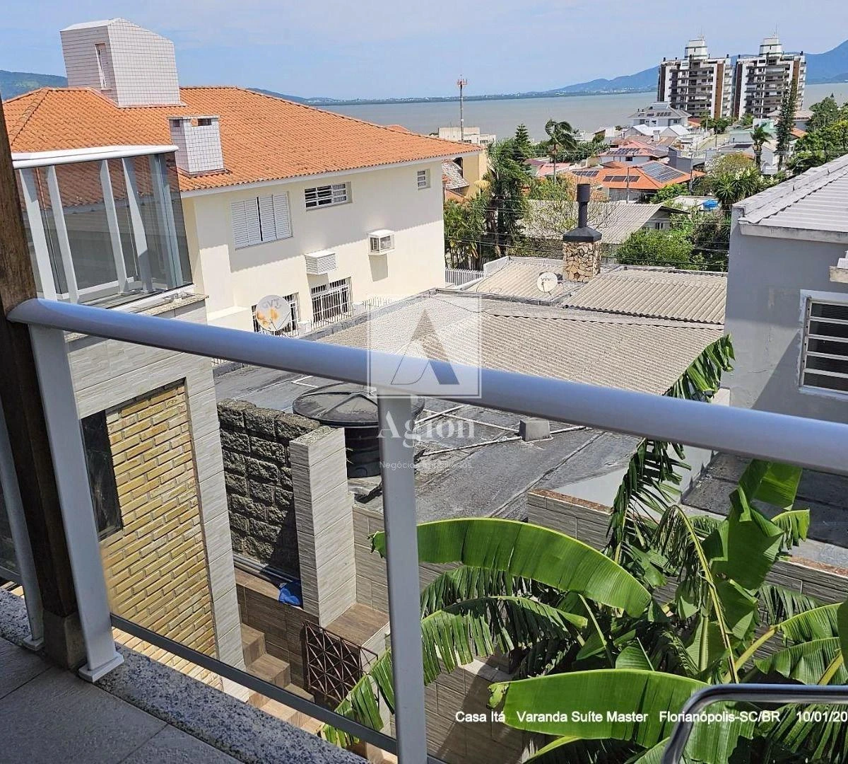 Vista al agua y 3 dormitorios: casa de 405 m² — photo 10
