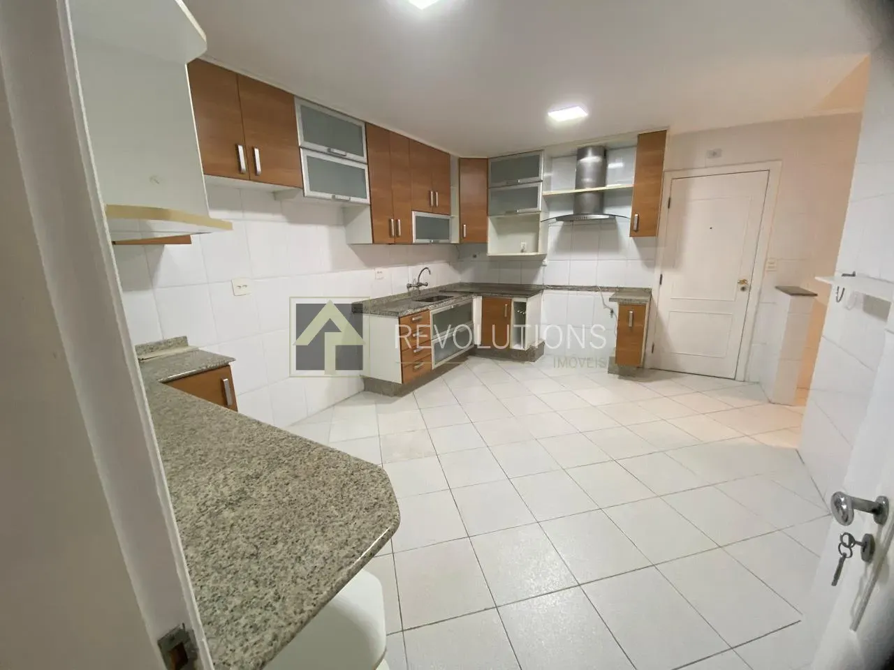 Apartamento de 3 quartos e 5 banheiros com varanda — photo 26