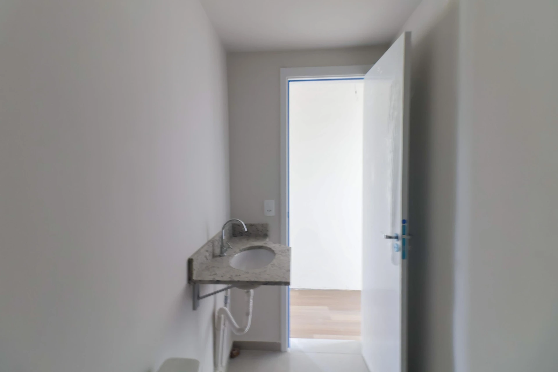 3-bedroom apartment with a grill on the balcony in Curitiba — photo 35