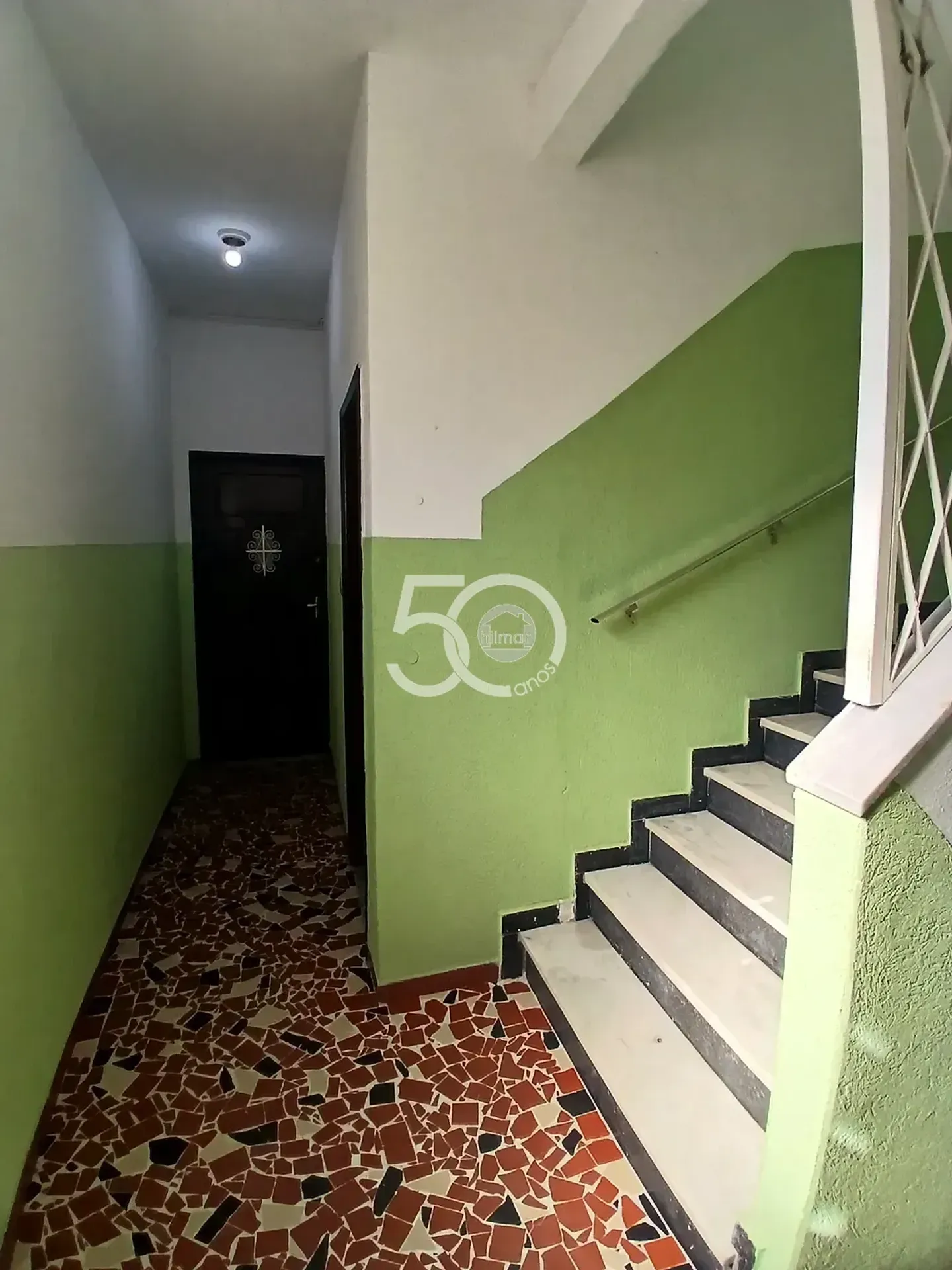 Apartamento de 2 dormitorios con balcón y cocina separada — photo 21
