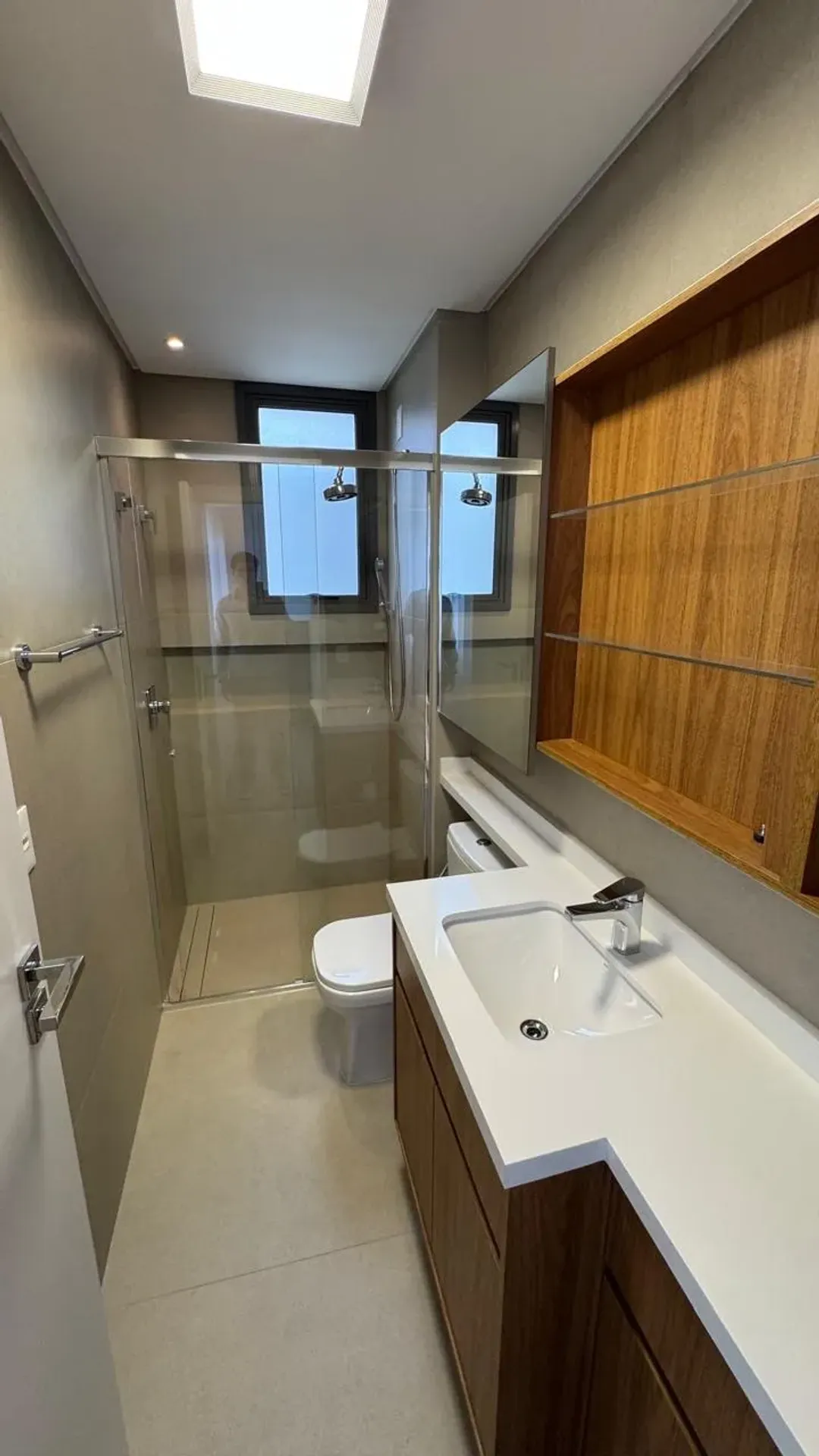 Walk-in closet in a 3-bedroom apartment, 136 m² — photo 16