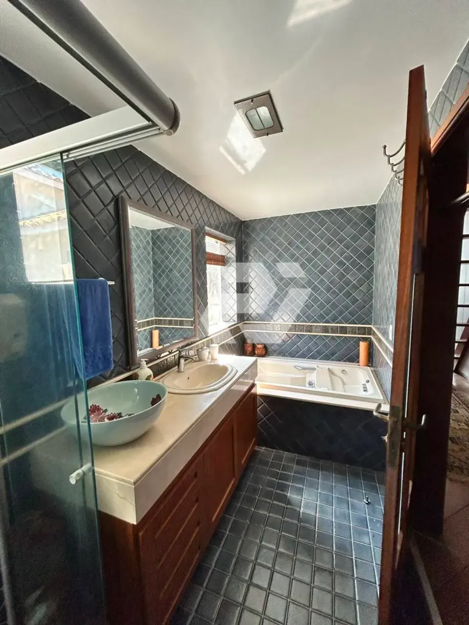 4-bedroom house with 5 bathrooms and 5 parking spots — photo 11