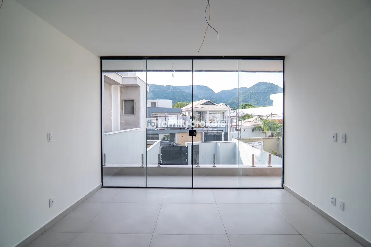 House with open-plan kitchen and 4 bedrooms, 220 m² — photo 18