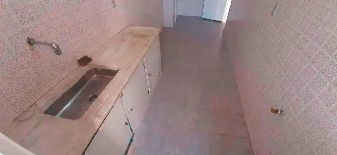 Unfurnished 2-bedroom apartment with a closed kitchen — photo 2