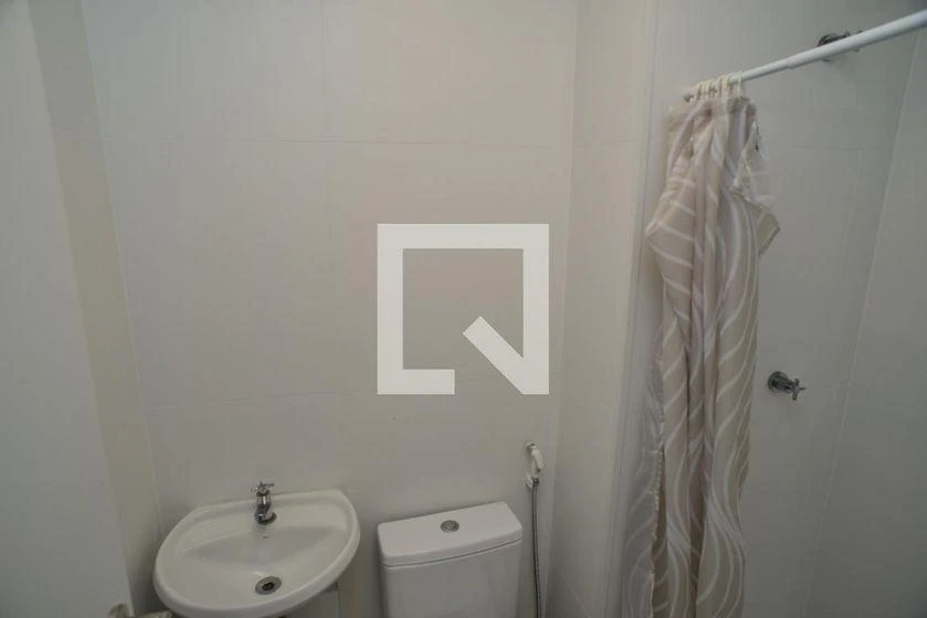 Glass-enclosed balcony in a 3-bedroom apartment, 103 m² — photo 4