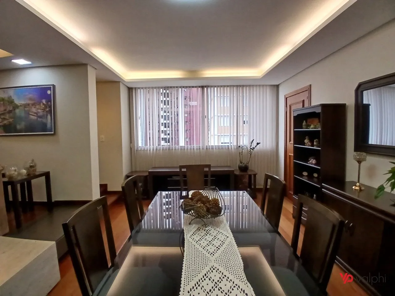 4-bedroom apartment with a walk-in closet in Curitiba — photo 40