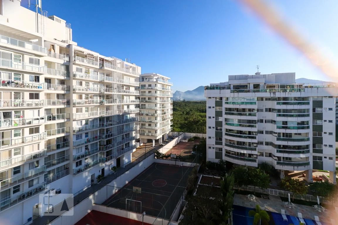 Rental apartment with 4 bedrooms and a glassed-in balcony — photo 4