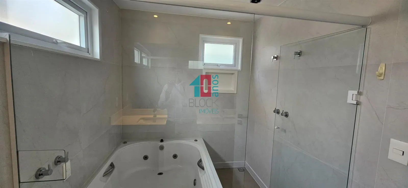 House with 4 bedrooms, 3 en-suites, 11 bathrooms and 2 parking — photo 35