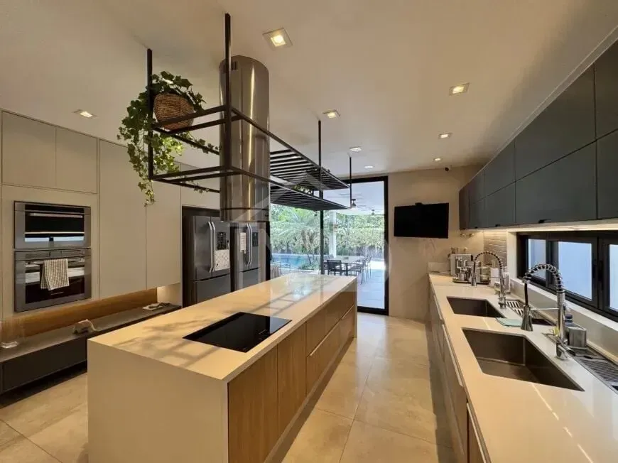 Джакузі та 4 спальні: будинок 800 м² — photo 25