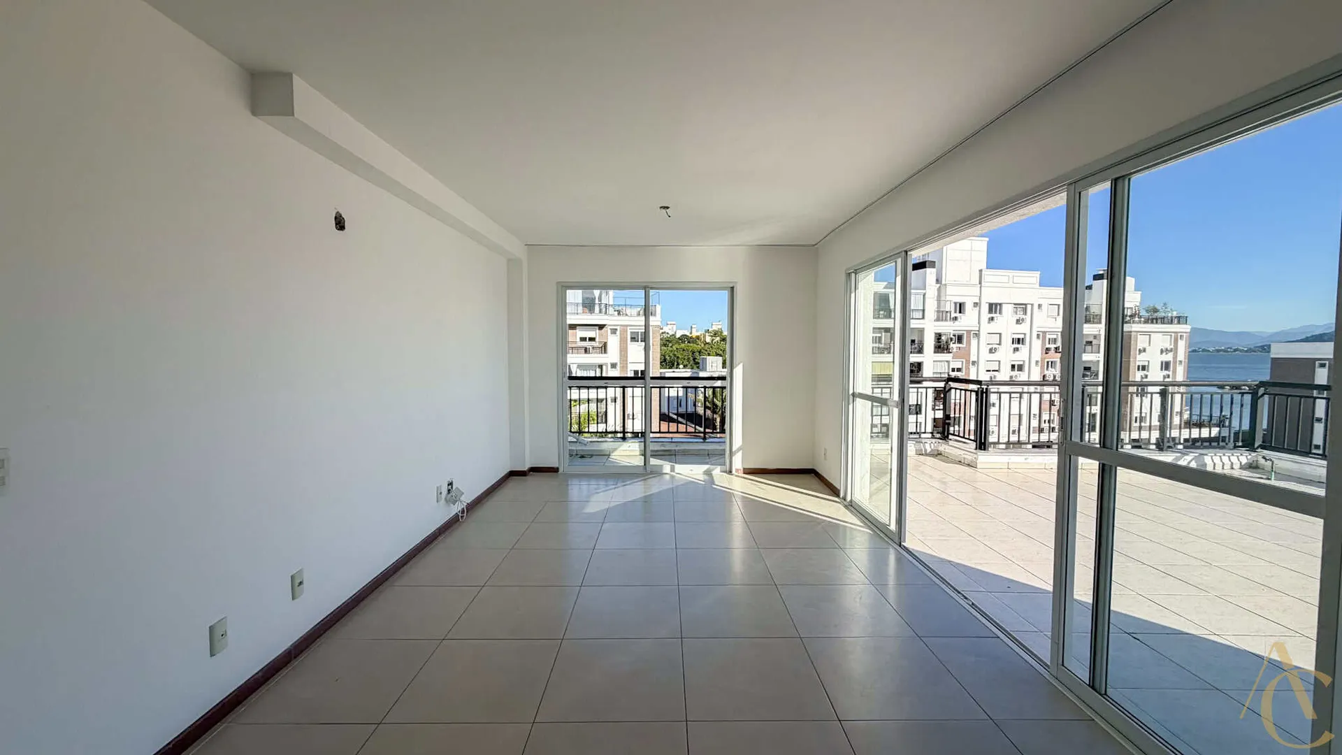 Furnished apartment with 3 en-suite bedrooms — photo 8