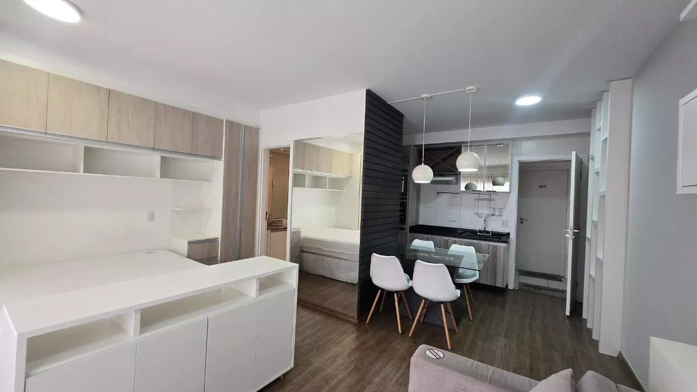 Wood or laminate floors in a one-bedroom apartment, 33 m² — photo 6