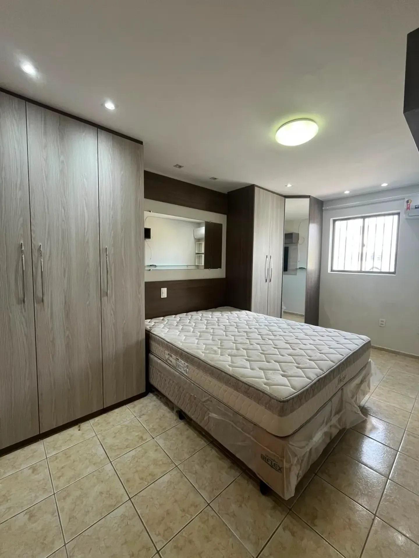 Furnished apartment with 3 bedrooms and an en-suite — photo 9
