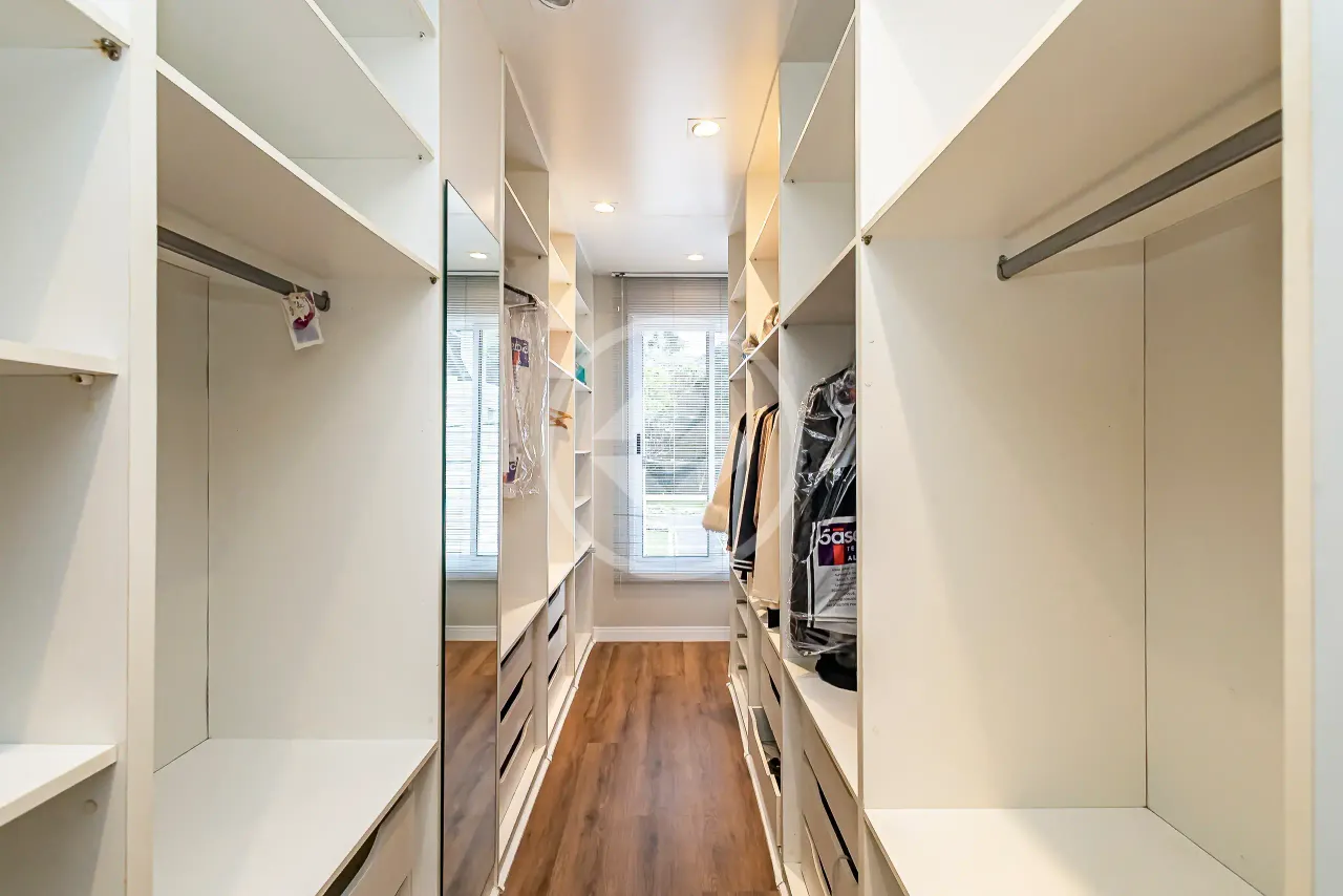 Casa em condomínio com 4 quartos e 270 m² — photo 17