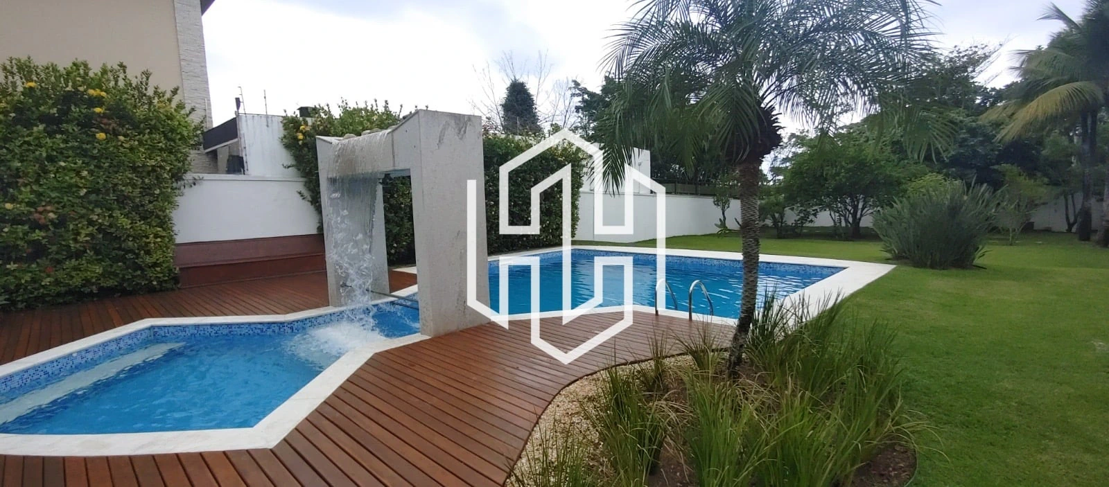 1500 m² house with floor-to-ceiling windows and a bathtub — photo 12