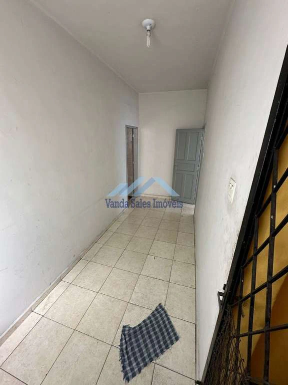 House with no parking, 4 bedrooms and 2 bathrooms — photo 14
