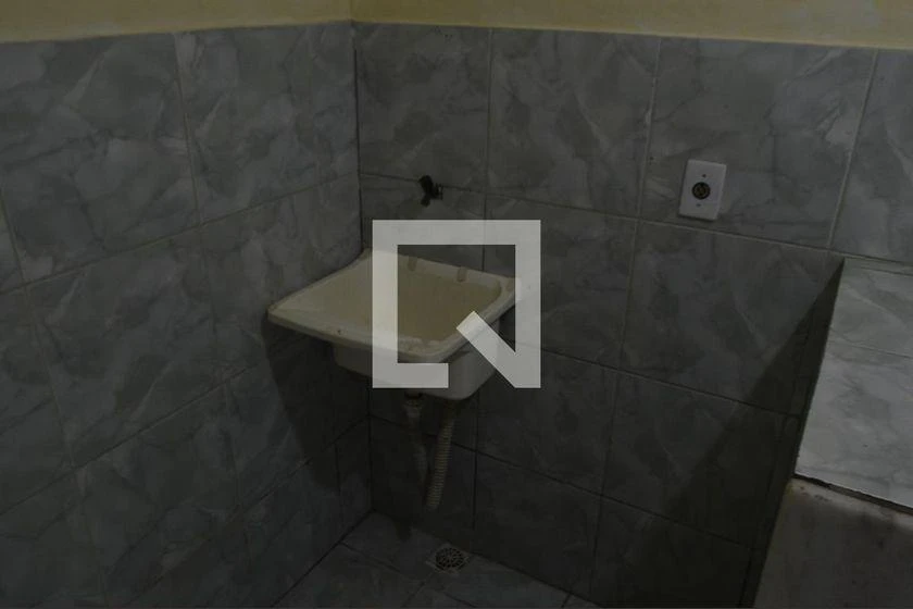 Apartamento de 1 dormitorio con cocina separada y ducha eléctrica — photo 11
