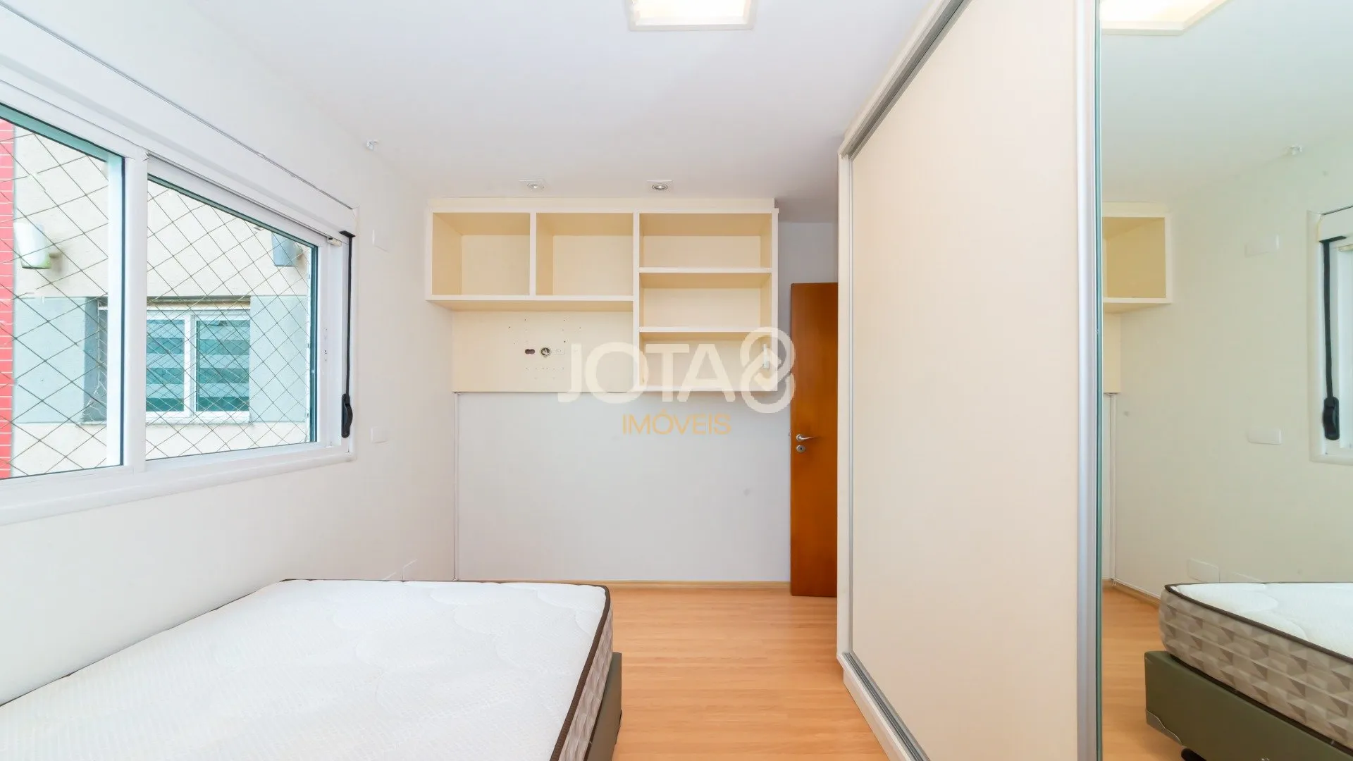 3-bedroom apartment in a building with a gym — photo 41