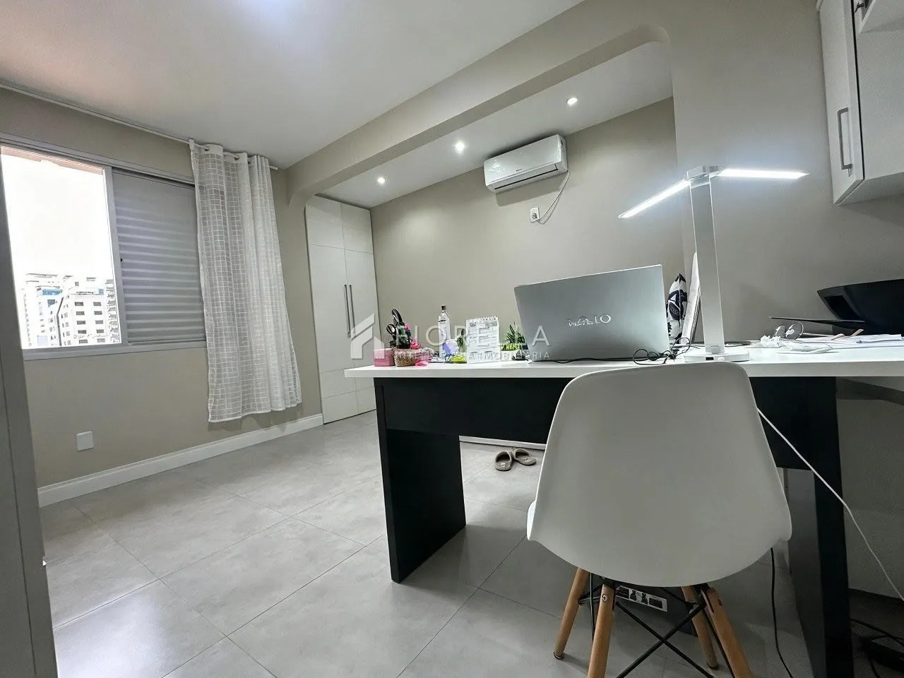 Furnished apartment, 184 m², with a glass-enclosed balcony — photo 2