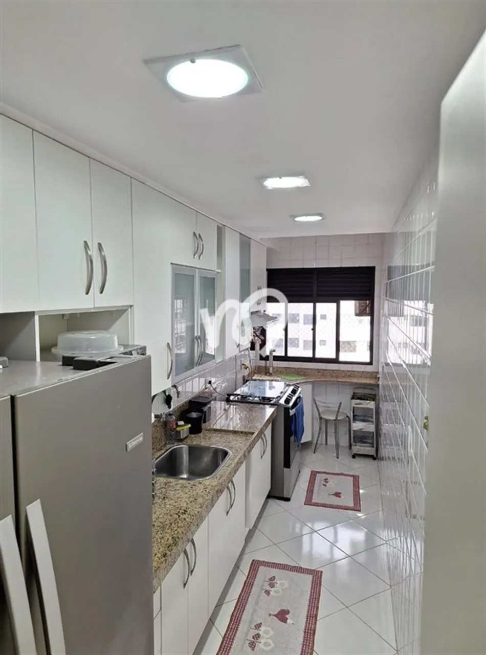 Reformed rooftop home with built-in wardrobes and 3 bedrooms — photo 2