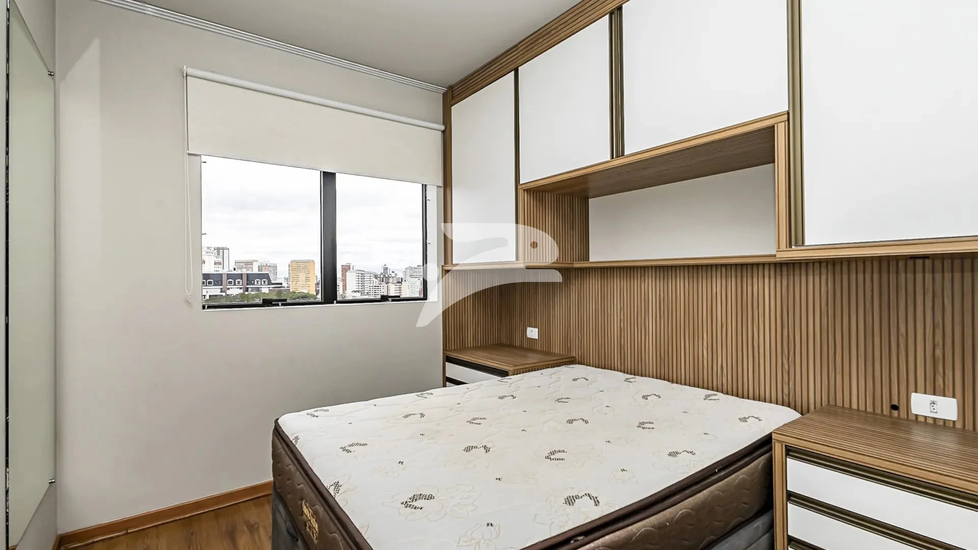 Furnished 1-bedroom apartment with enclosed balcony — photo 3