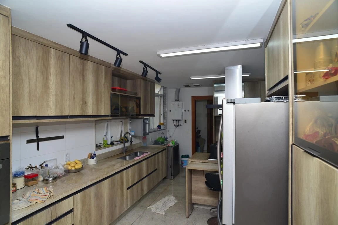 Furnished apartment, 300 m², with a glass-enclosed balcony — photo 56