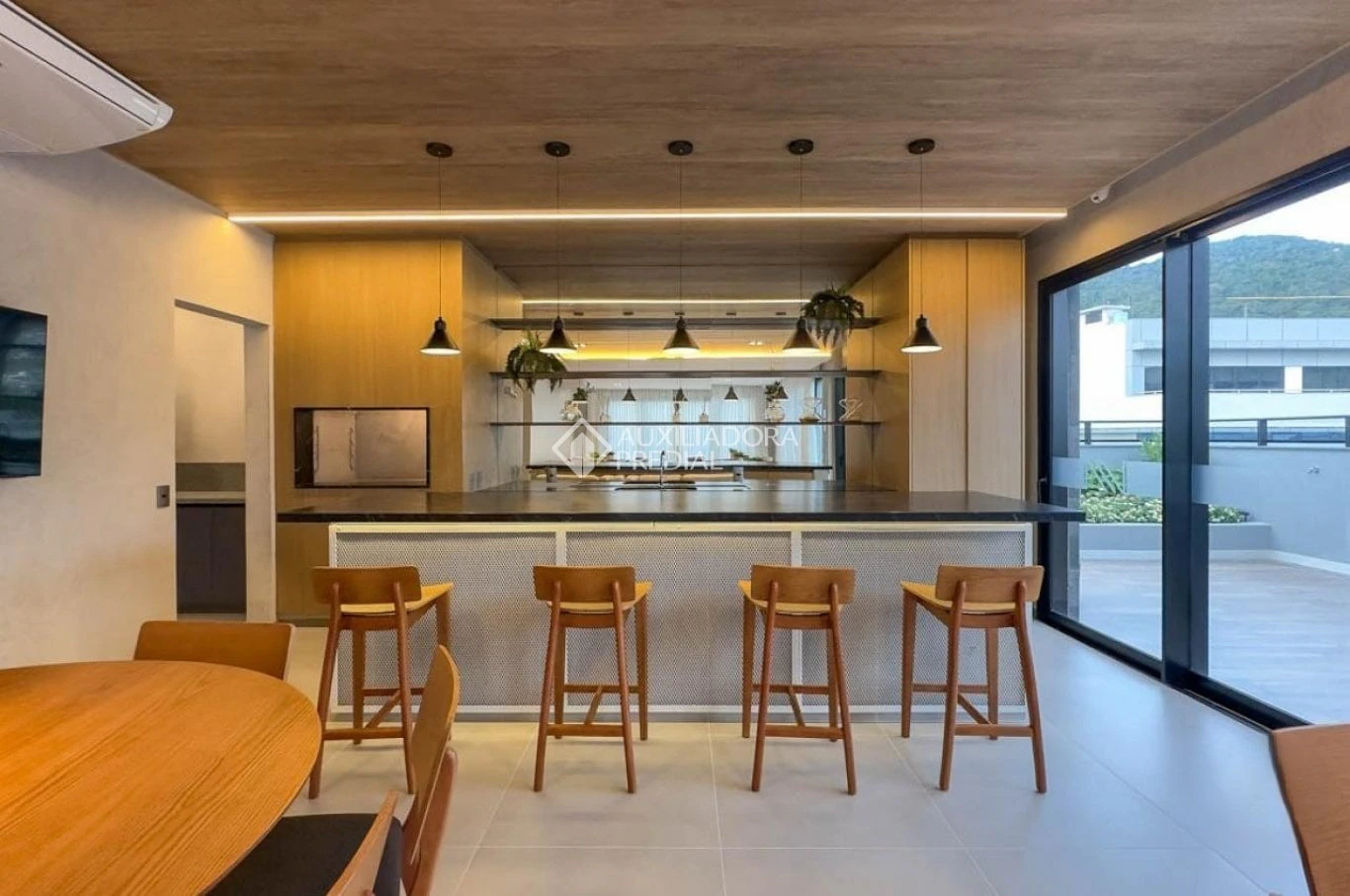 2-bedroom apartment with open kitchen and gas stove — photo 3