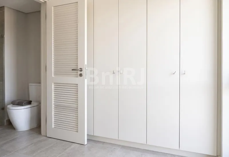 Furnished apartment, 127 m², with a glass-enclosed balcony — photo 15