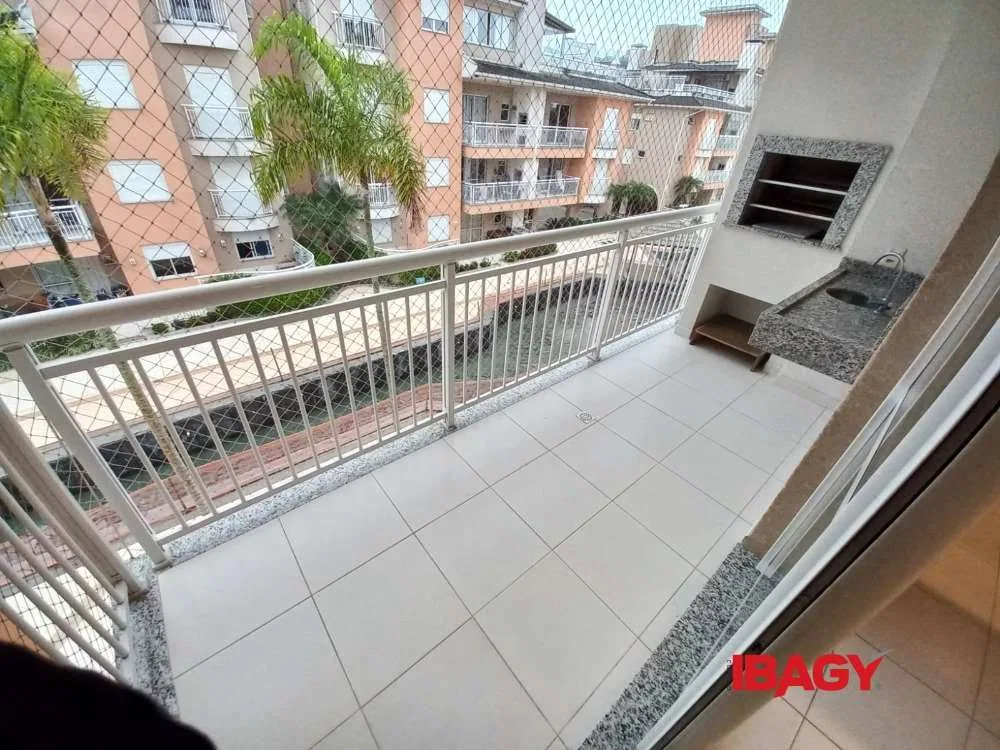 2-bedroom apartment in a building with a pool — photo 7