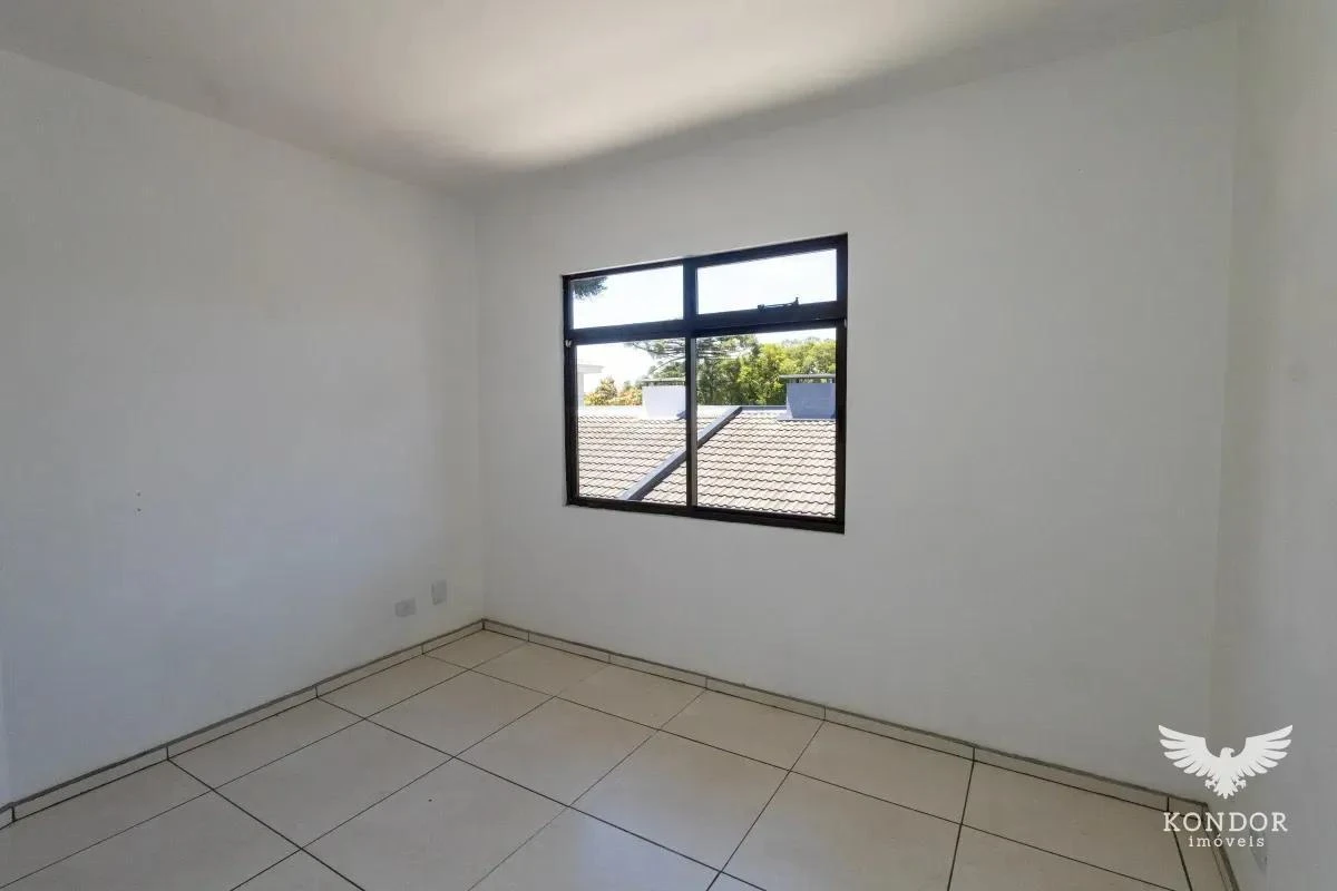 Walk-in closet in a 3-bedroom house, 184 m² — photo 44
