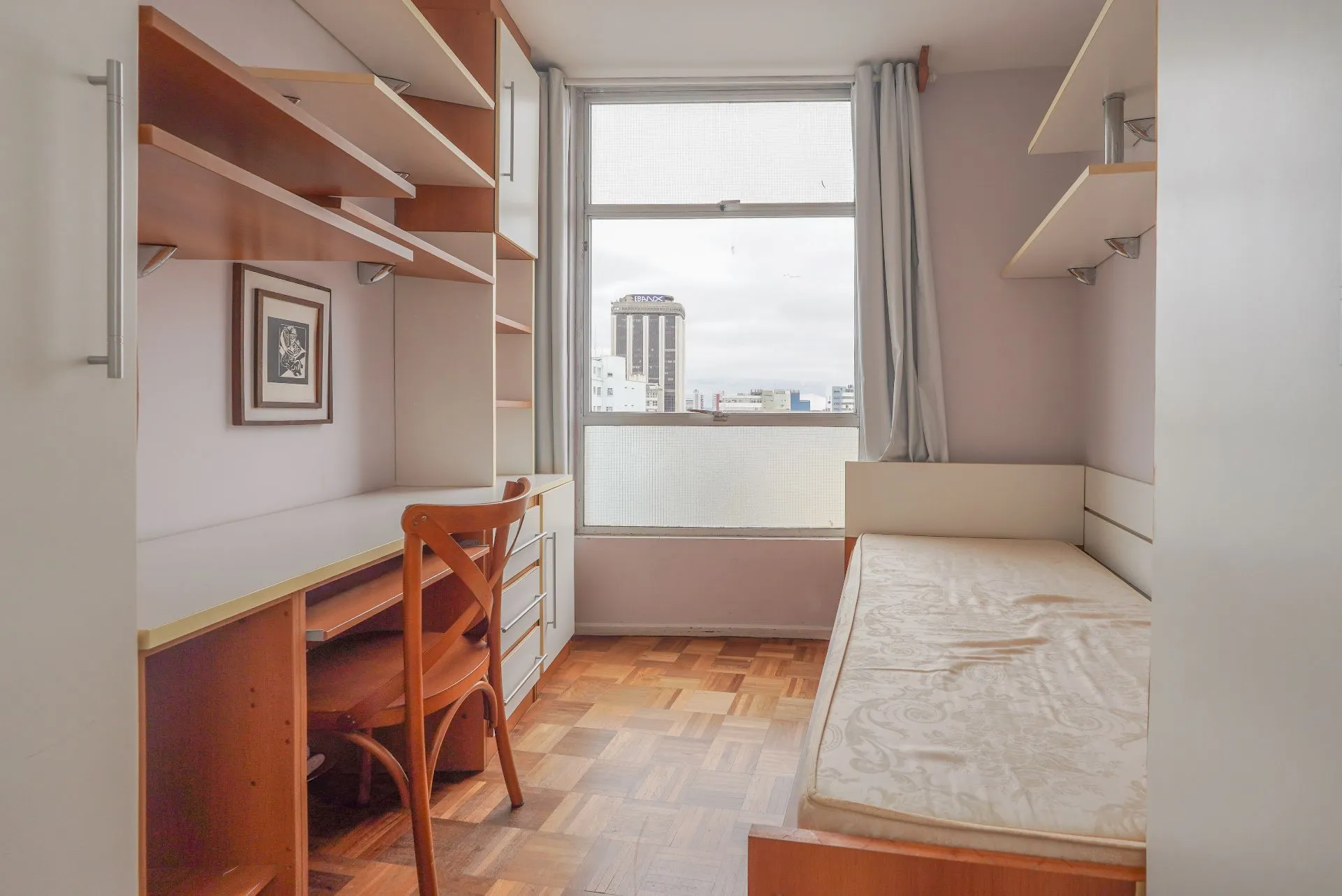 Home office in a 3-bedroom apartment, 140 m² — photo 12