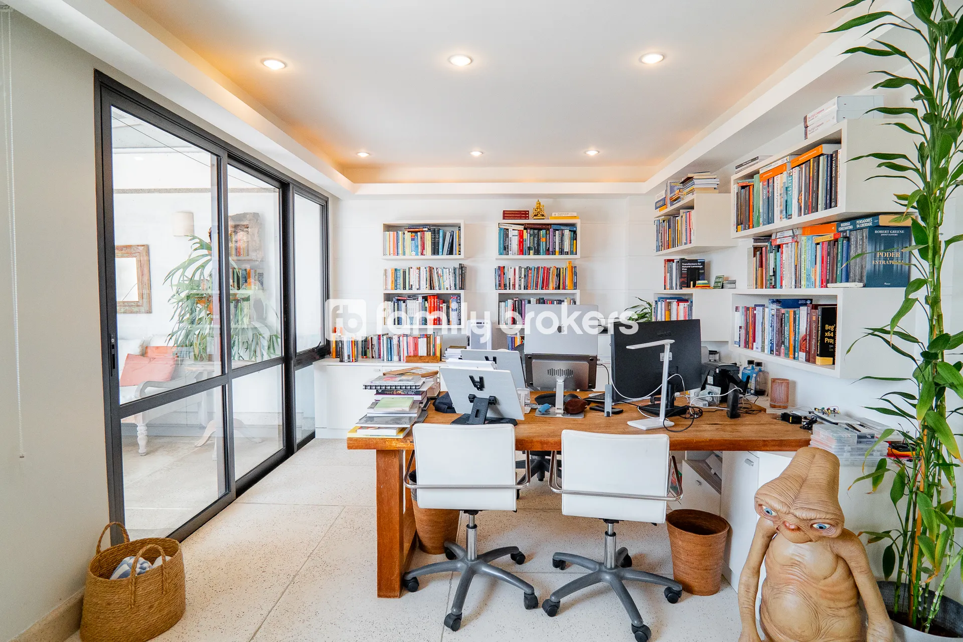 Furnished apartment with 4 bedrooms and a gas kitchen — photo 26