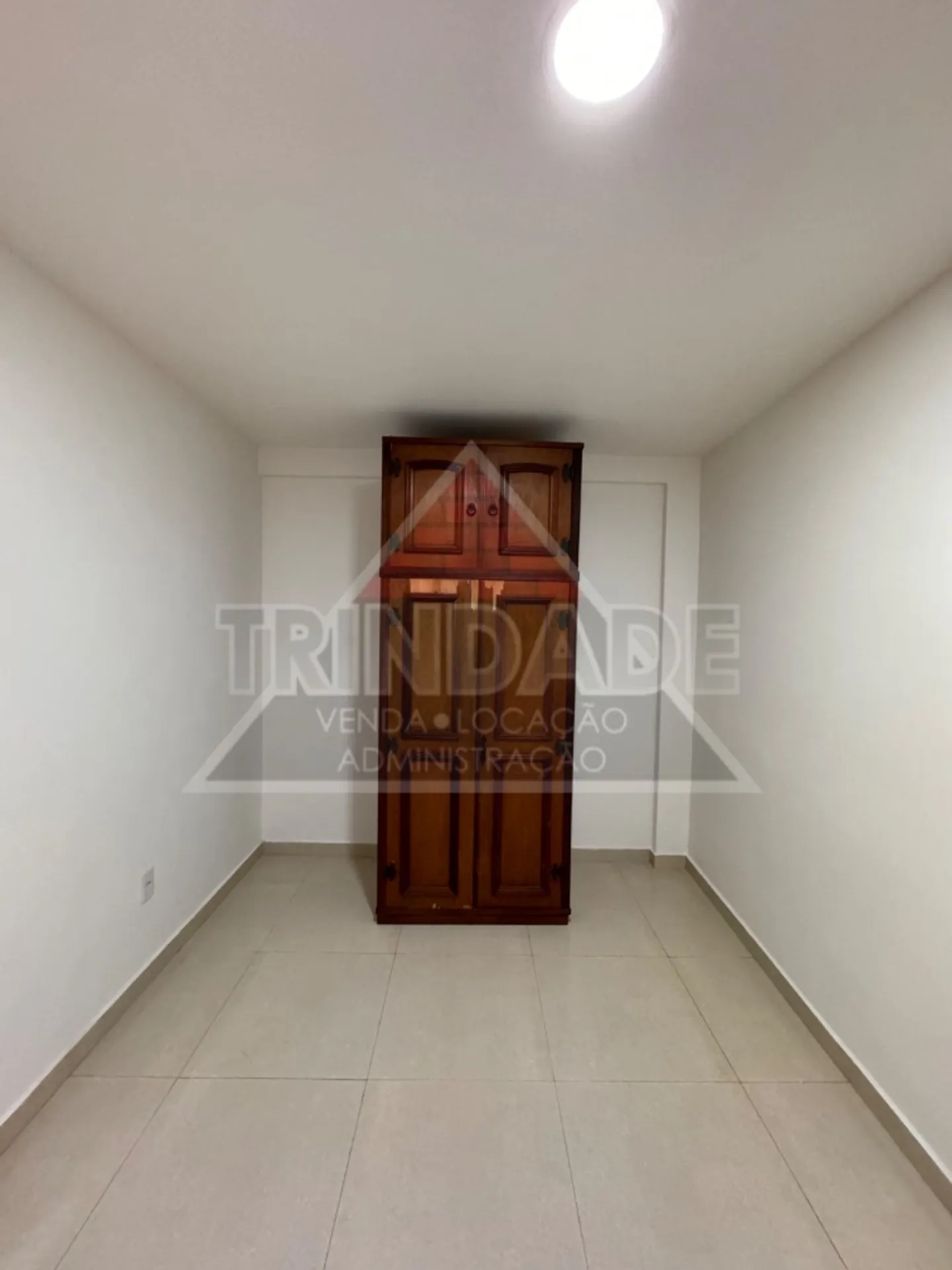 1-bedroom unfurnished apartment with glass shower box — photo 8