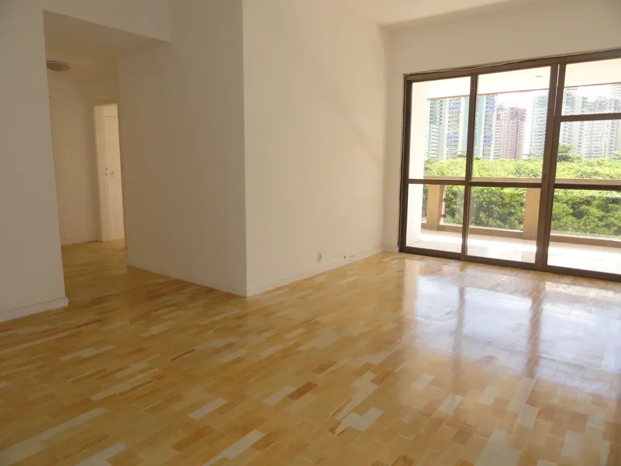 Apartamento de 120 m² com 3 quartos e cozinha fechada