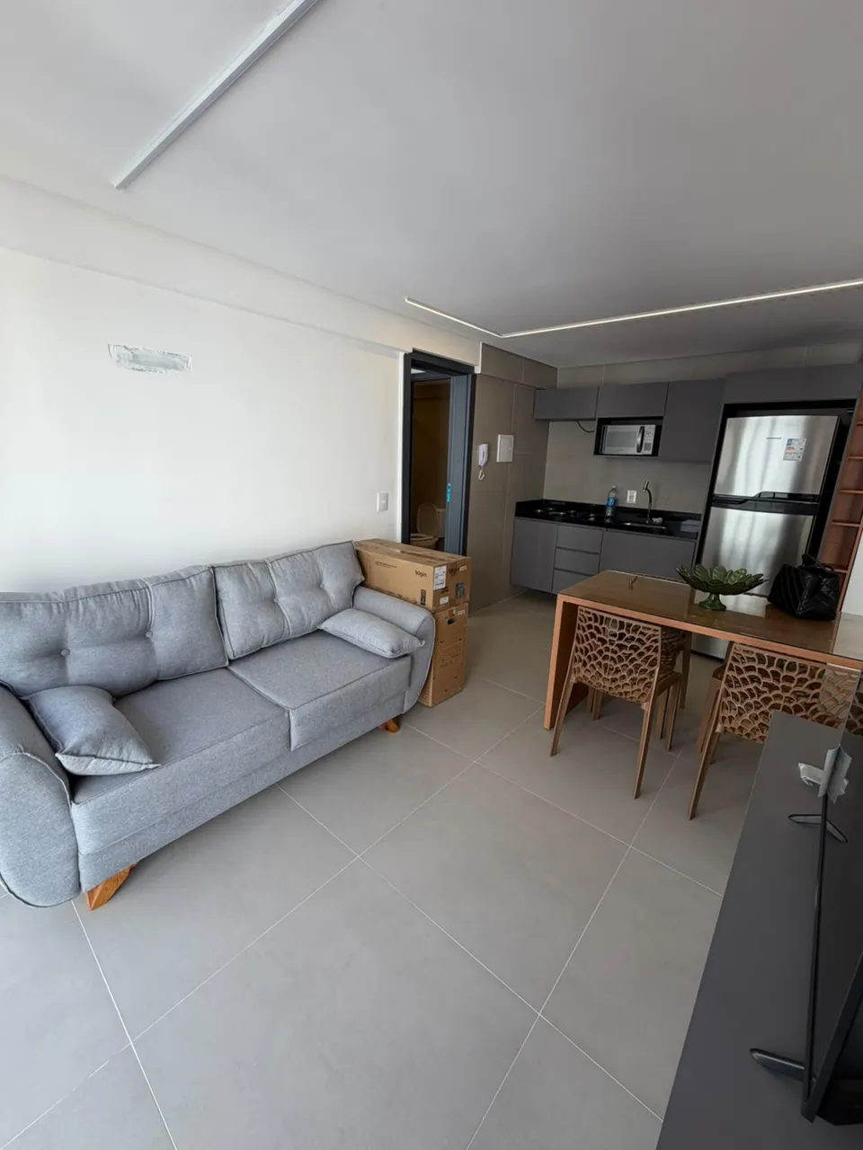 Furnished 2-bedroom apartment with open-plan kitchen — photo 4