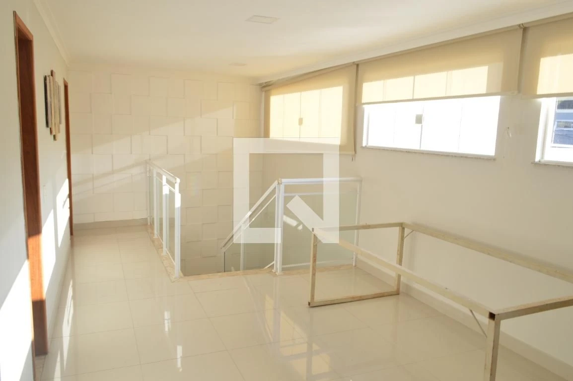 Casa de 5 quartos com 3 suítes e varanda fechada — photo 57