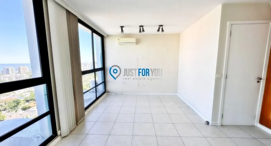 3-bedroom apartment with 4 baths and balcony — photo 17