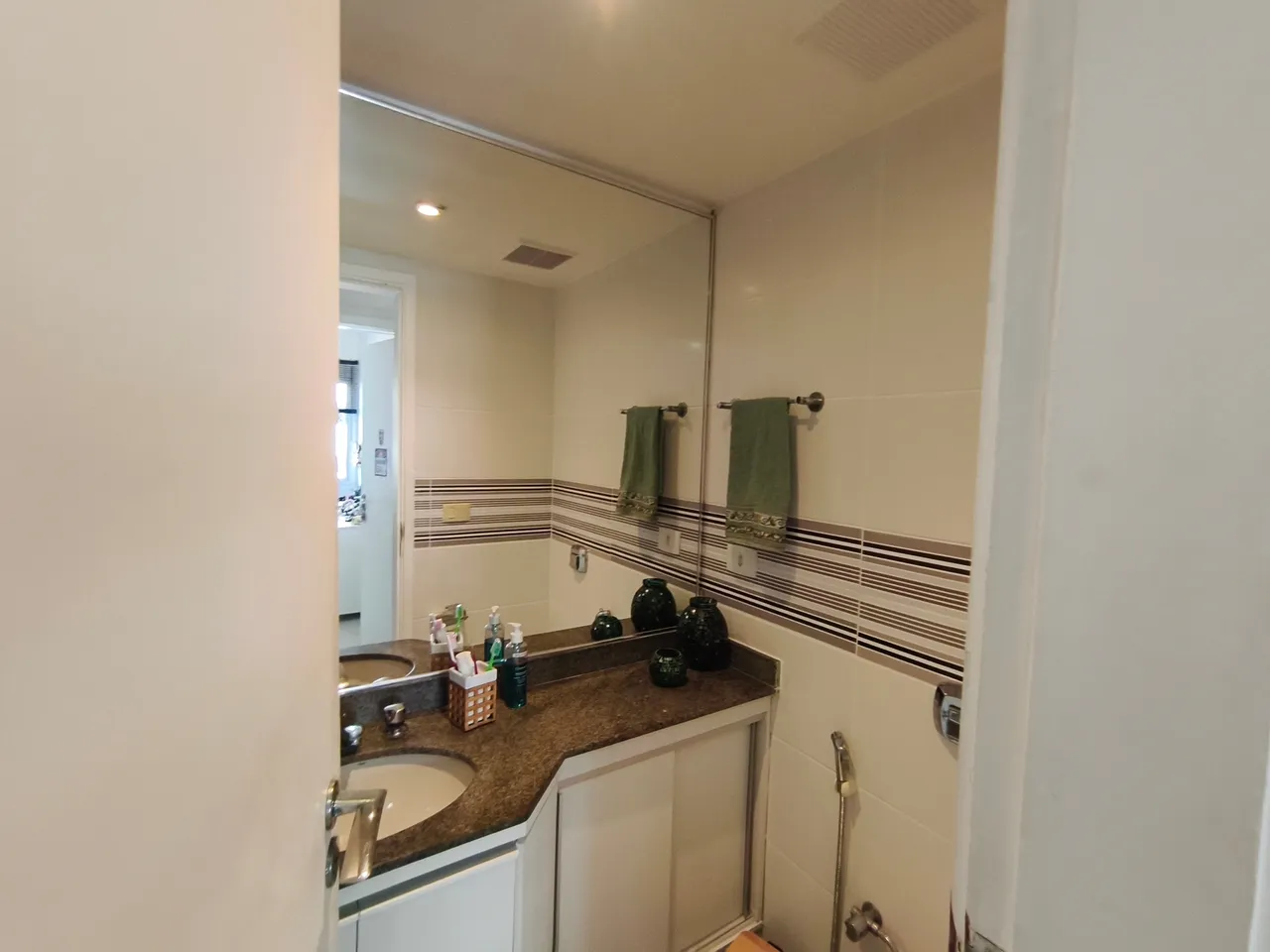 Furnished 2-bedroom apartment 80 m² with parking — photo 29