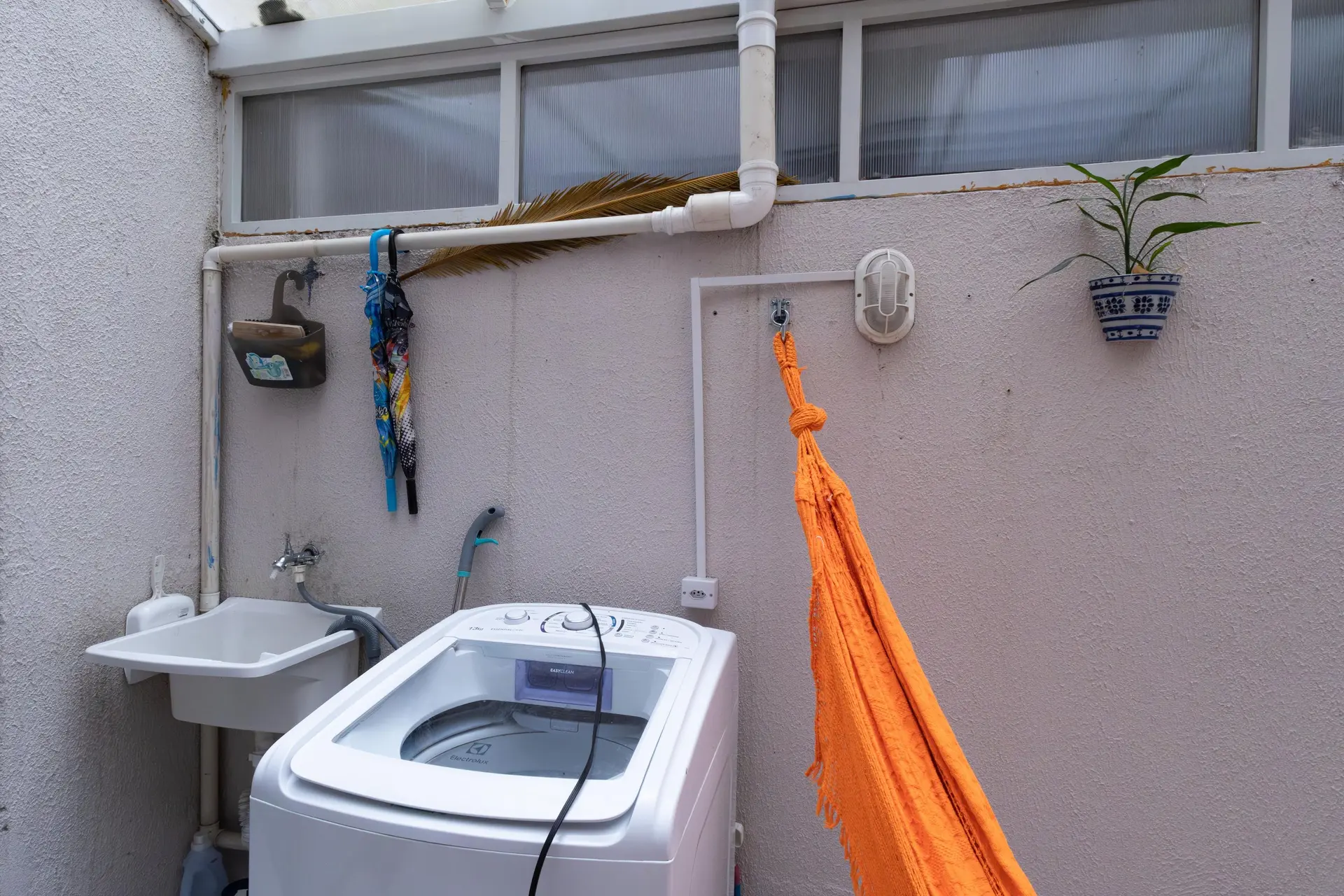 Washing machine in a 3-bedroom apartment, 53 m² — photo 23