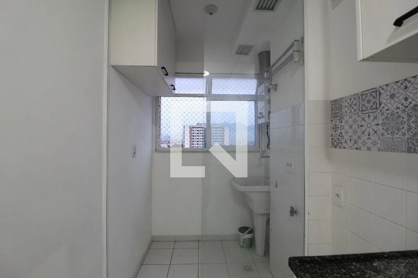 Glass-enclosed balcony in a 2-bedroom apartment, 62 m² — photo 28